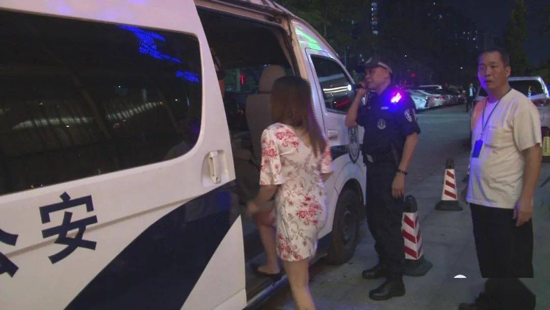 云浮警方一举抓获涉嫌卖淫嫖娼人员8名!