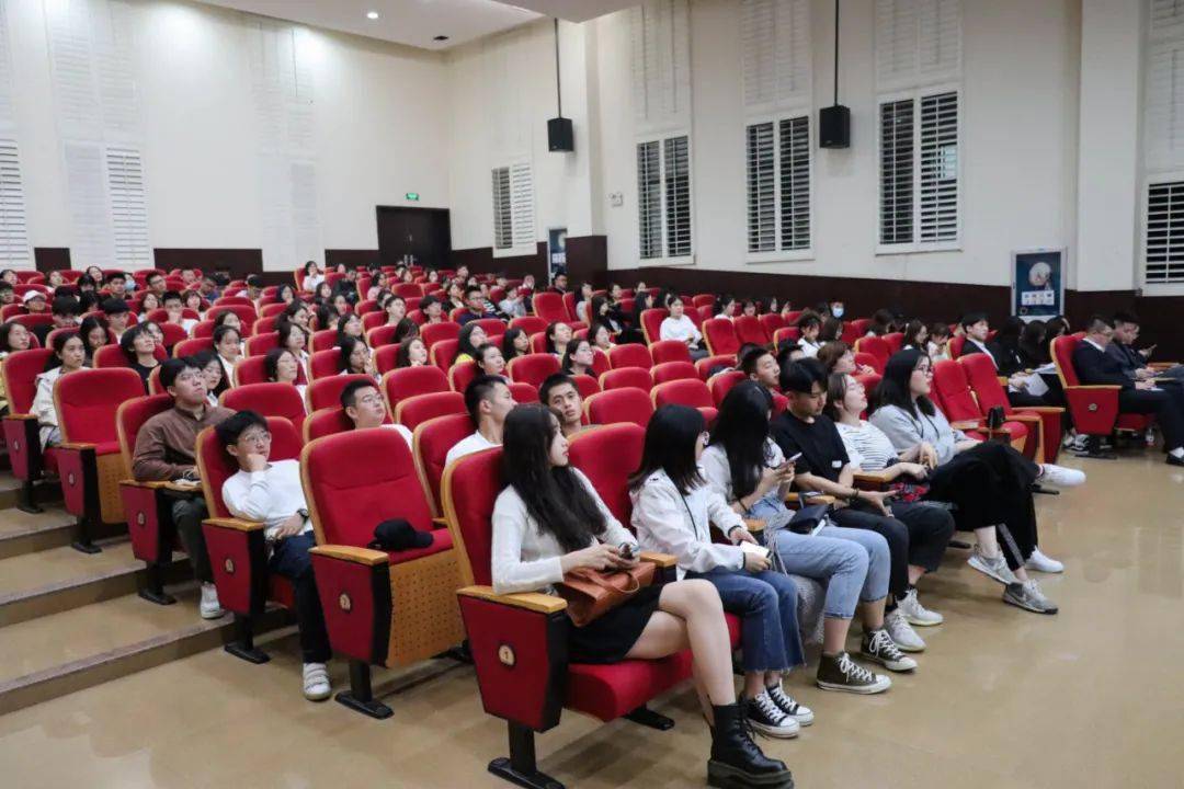 为大家详细介绍了各部门的 宣传部 组织部 办公室 学术科技部 文体部