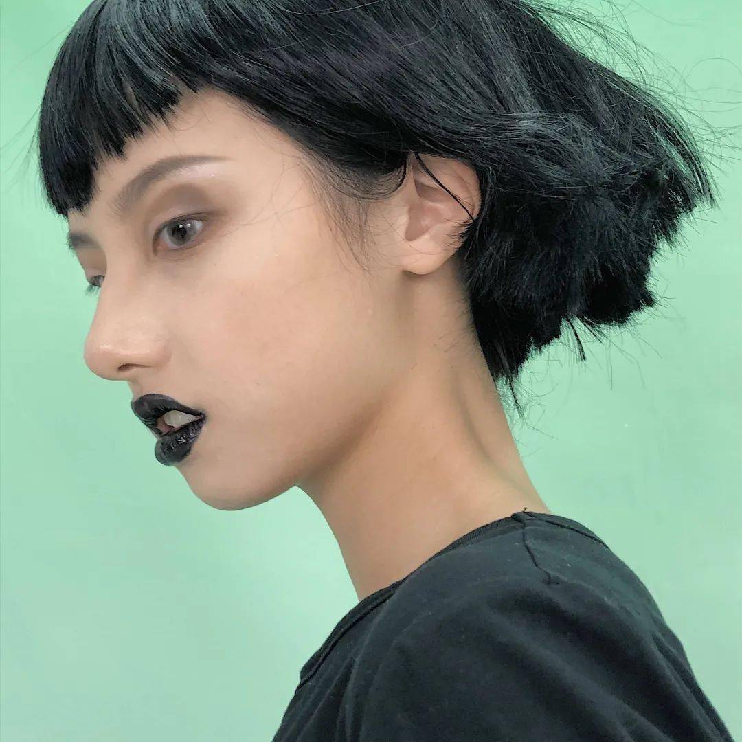 看腻|看腻了大同小异的美妆视频？不如来看看她们的！