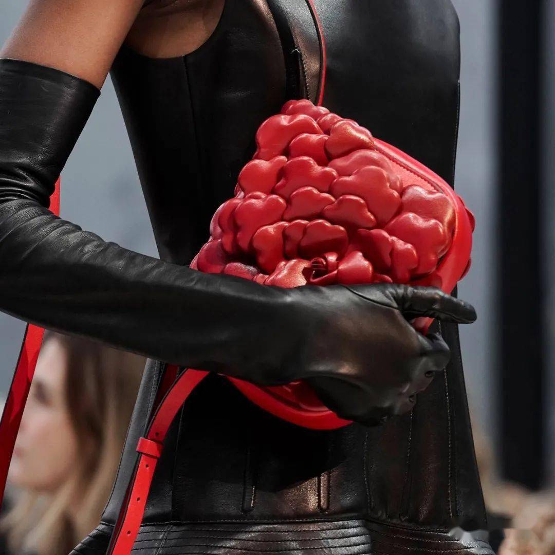 女装|谁是2020年全球最佳女装设计师？