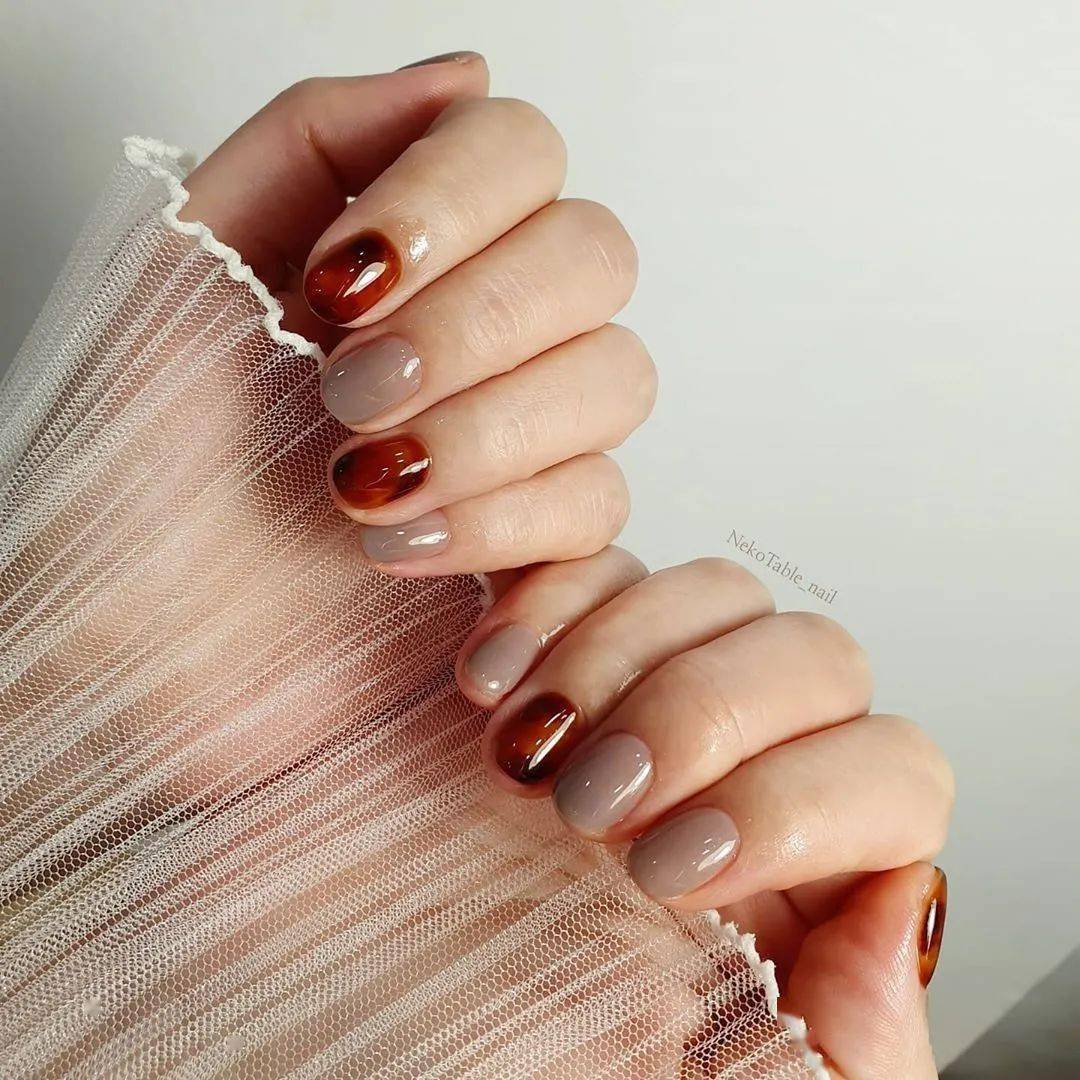 款式|赶紧存图！40款秋冬美甲，显白不挑人！