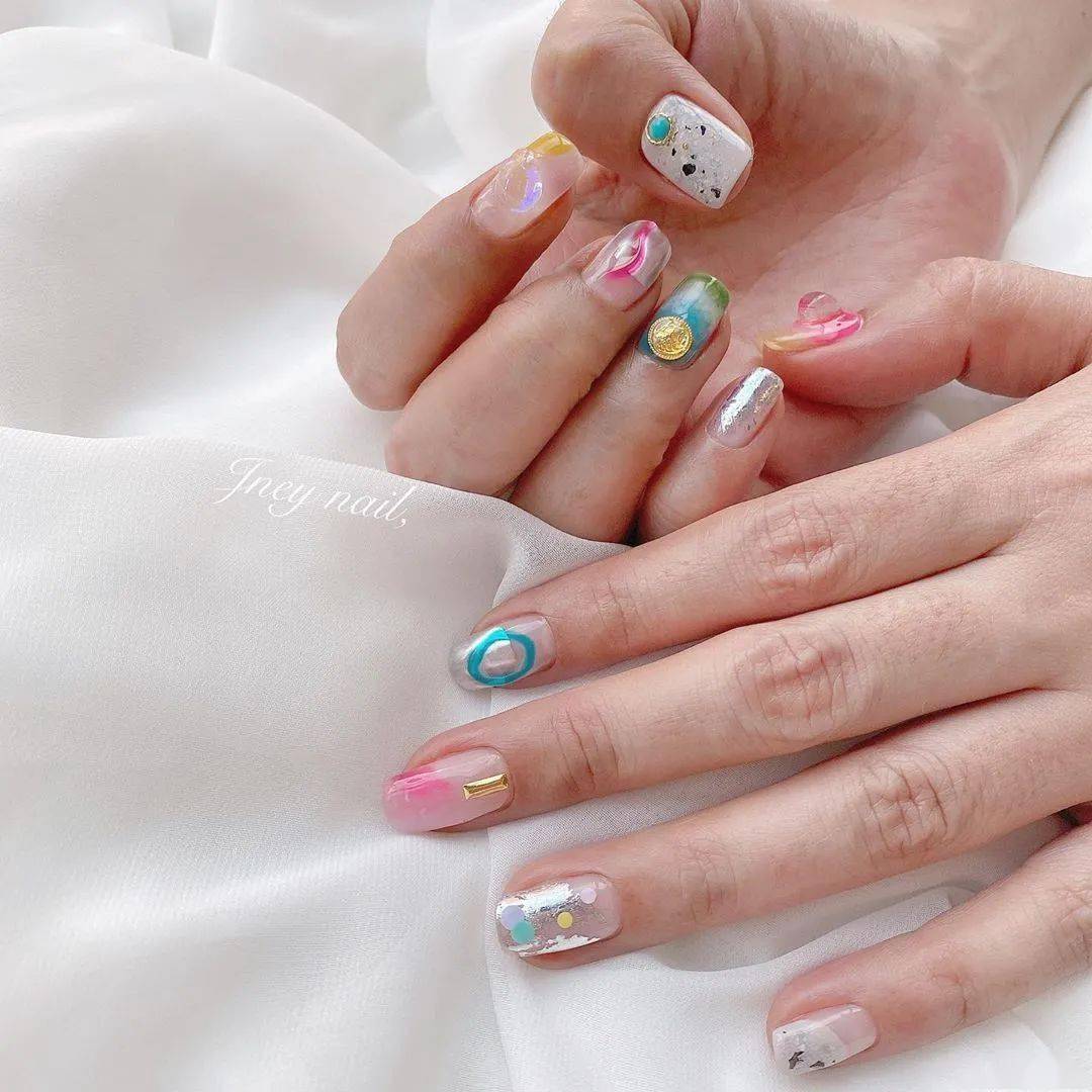 款式|赶紧存图！40款秋冬美甲，显白不挑人！