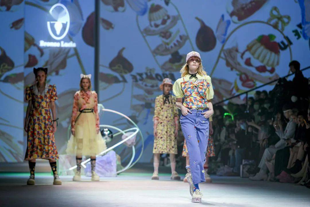 陆玺娅|不愧是你！本季最“拼”的设计师品牌～