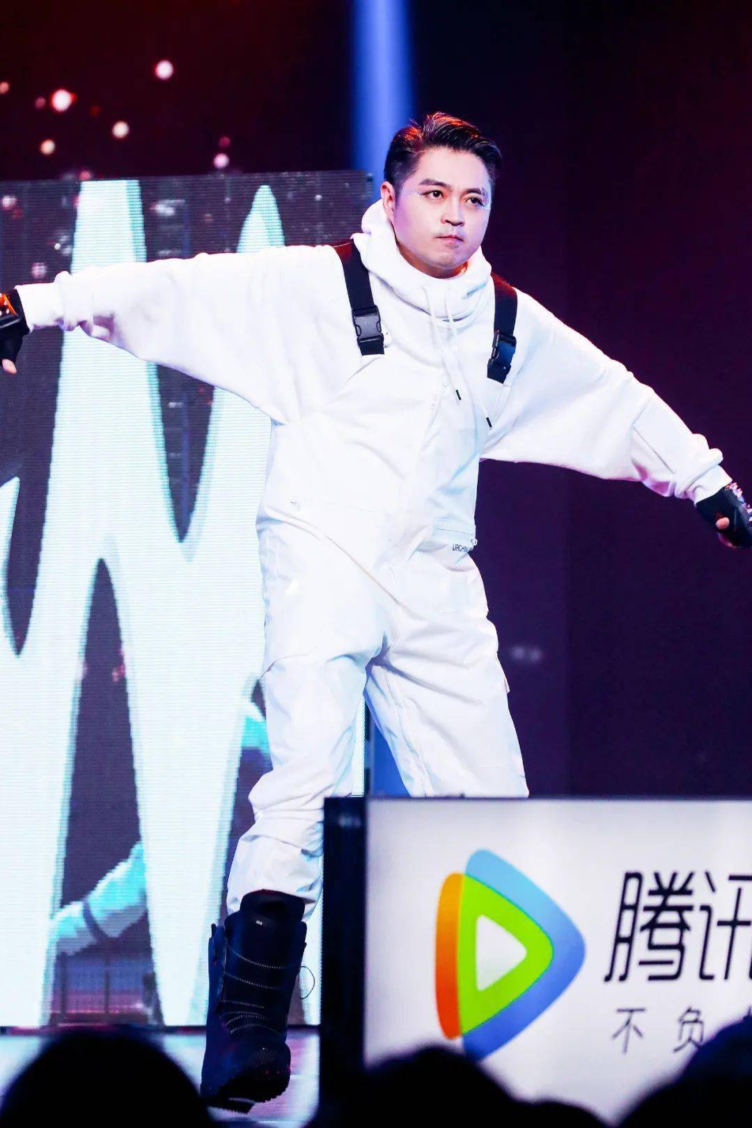 服装|二手玫瑰要进军潮流界了吗？