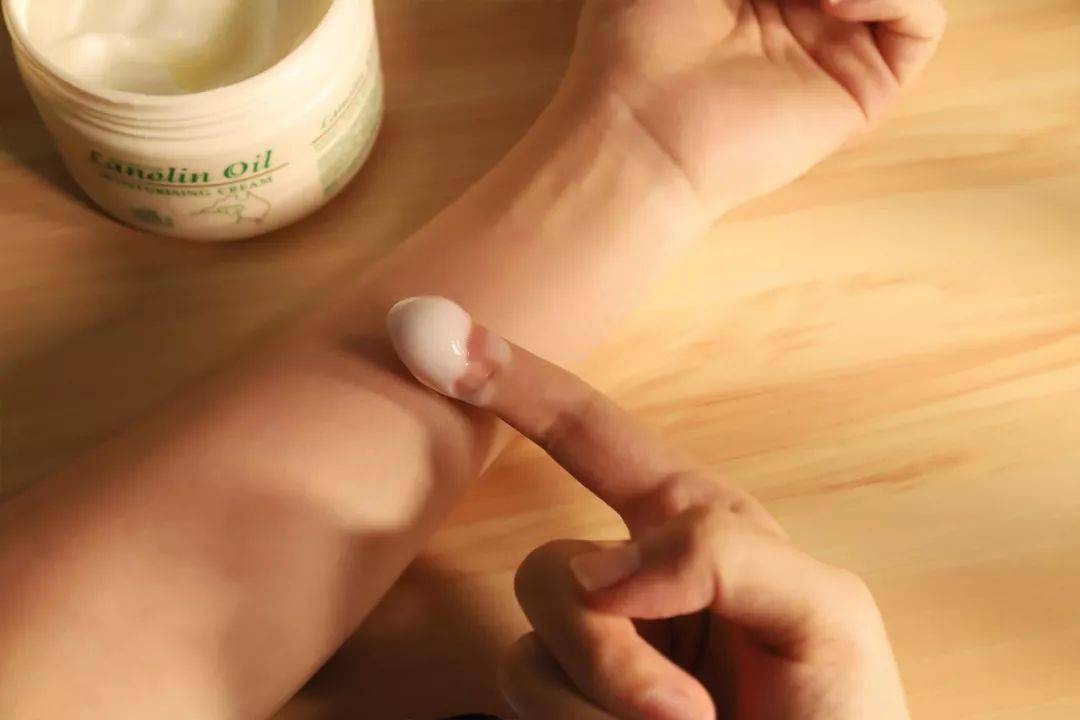 女人|懂得往脸上抹油的女人，还打个P玻尿酸！