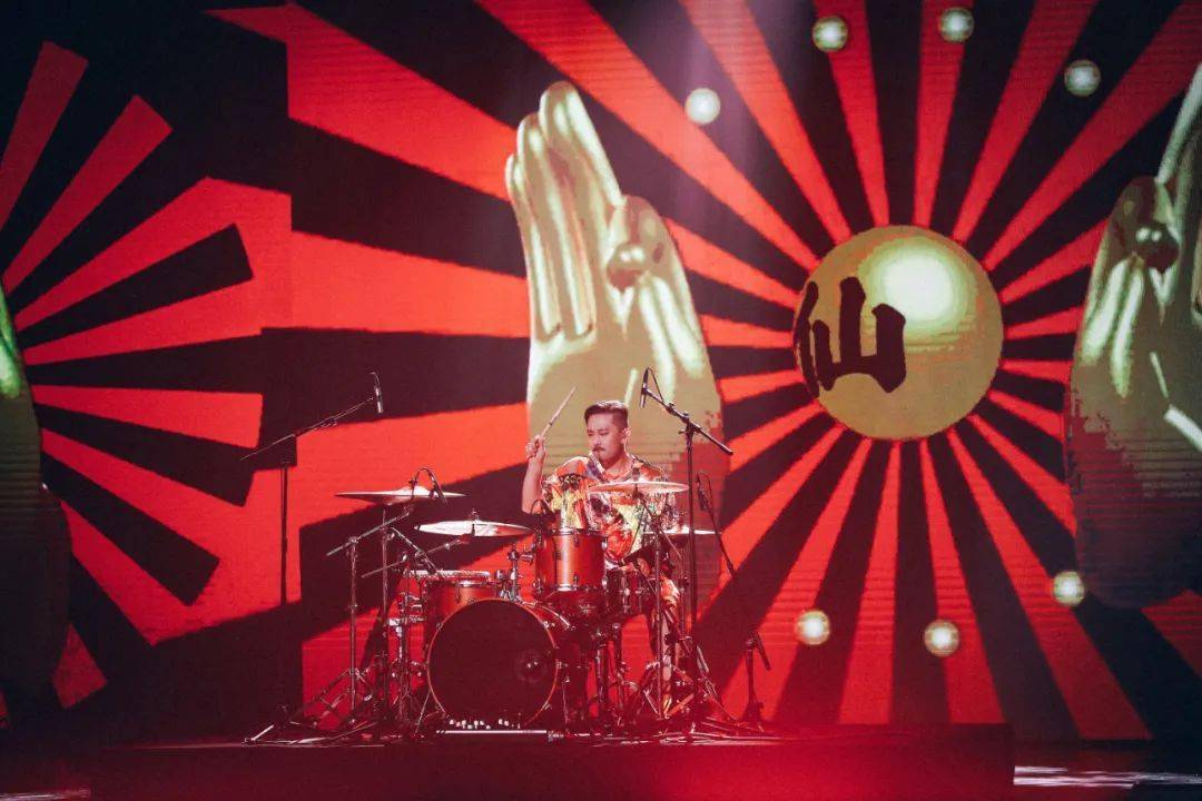 服装|二手玫瑰要进军潮流界了吗？