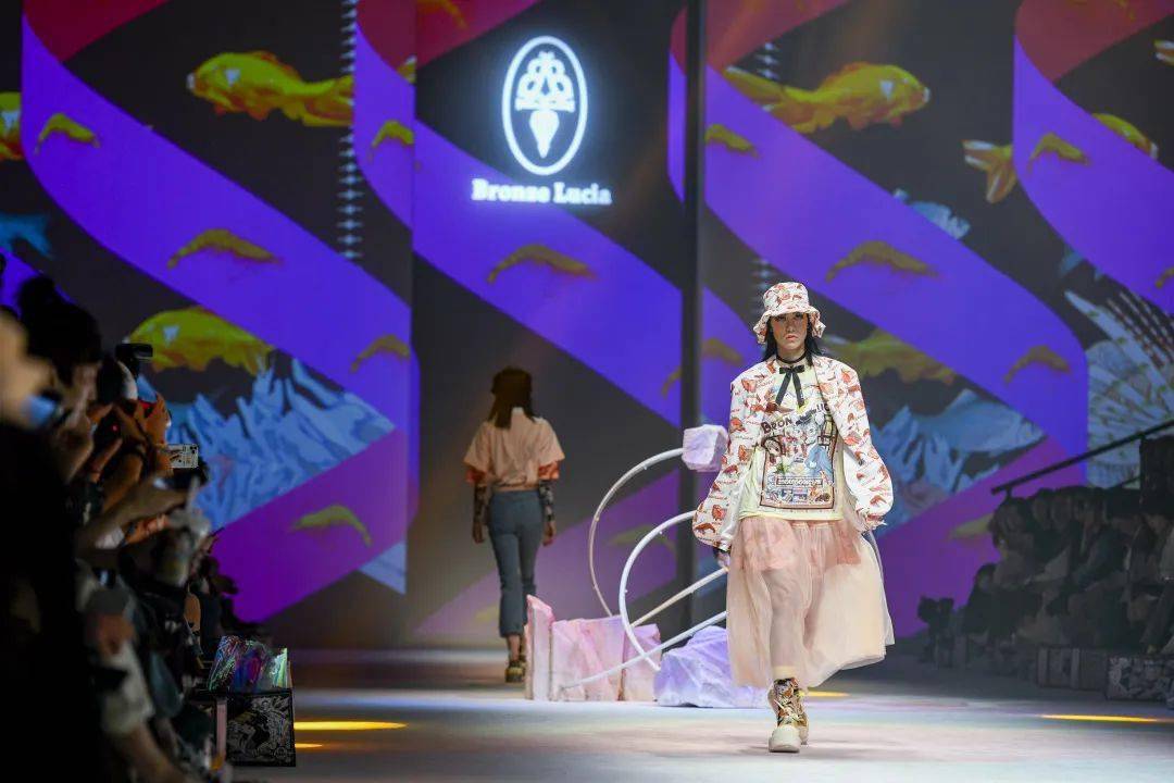 陆玺娅|不愧是你！本季最“拼”的设计师品牌～