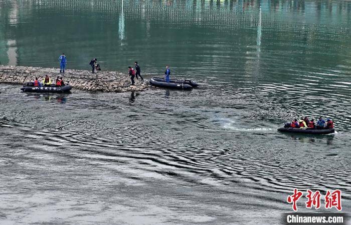 四川苍溪民警跳江救人失联 搜救4天后找到遗体