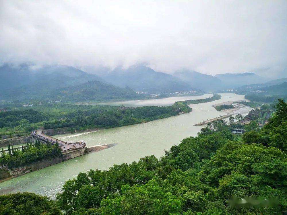 美图绵绵秋雨中窥见都江堰不一样的美