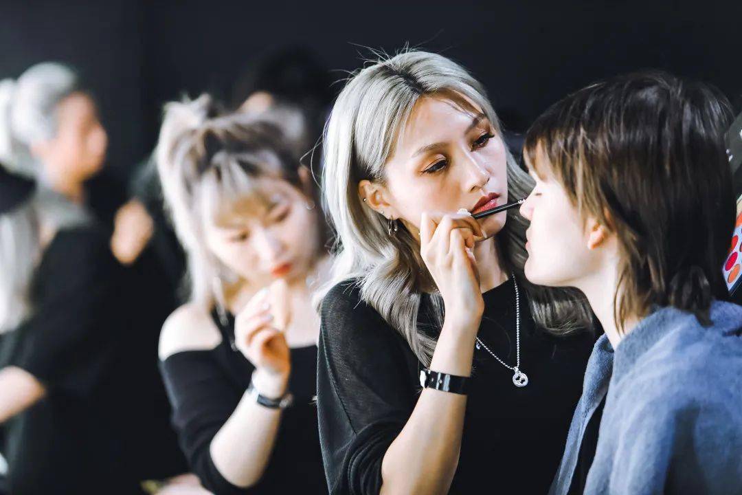 陆玺娅|不愧是你！本季最“拼”的设计师品牌～