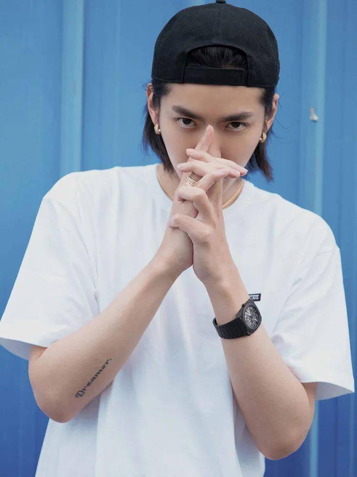 海豚|和妈妈戴情侣款的小海豚，真真是把珠宝戴到了起跑线上