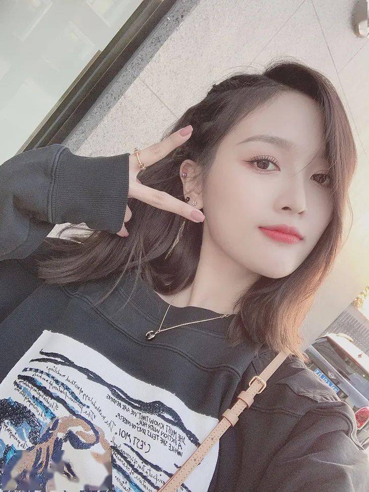 海豚|和妈妈戴情侣款的小海豚，真真是把珠宝戴到了起跑线上