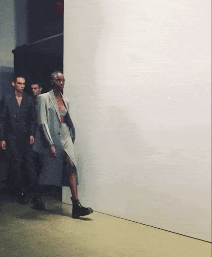 链条|易烊千玺被绑凳子上?时尚圈的链子有点厉害!