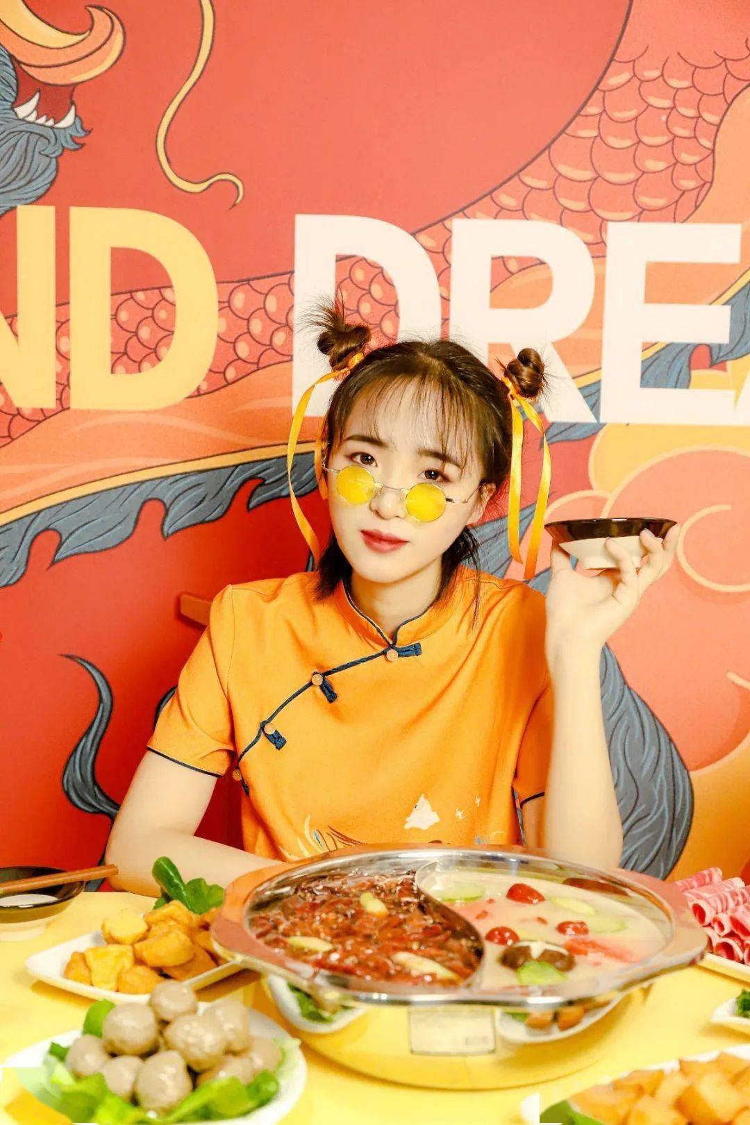 国潮|美炸了！国潮旗袍、复古港风、JK制服...这家换装自拍馆太好拍了！3小时不限服装，20+拍照场景，100+种造型！随手拍出大片！