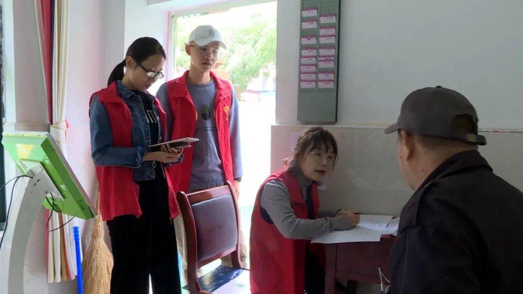 普查人口普查时点居住地_人口普查图片(2)