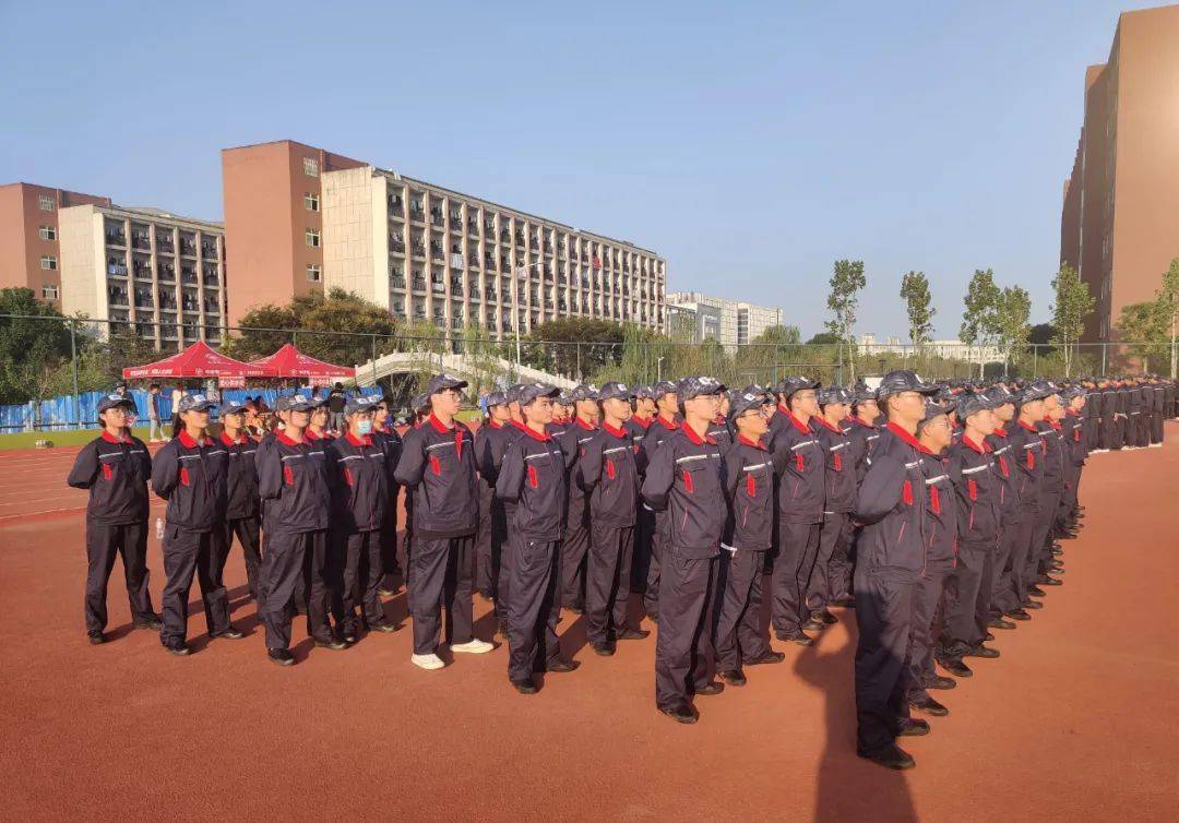 芜湖一所高校军训服装,火了!