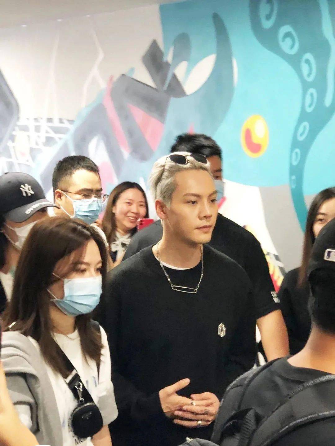 华晨宇|陈伟霆“入职”，华晨宇等明星入驻，得物App究竟有什么魅力？