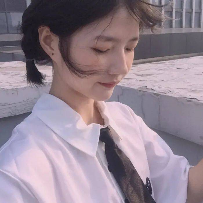 女生头像 | 秋天的人设是沉默女孩