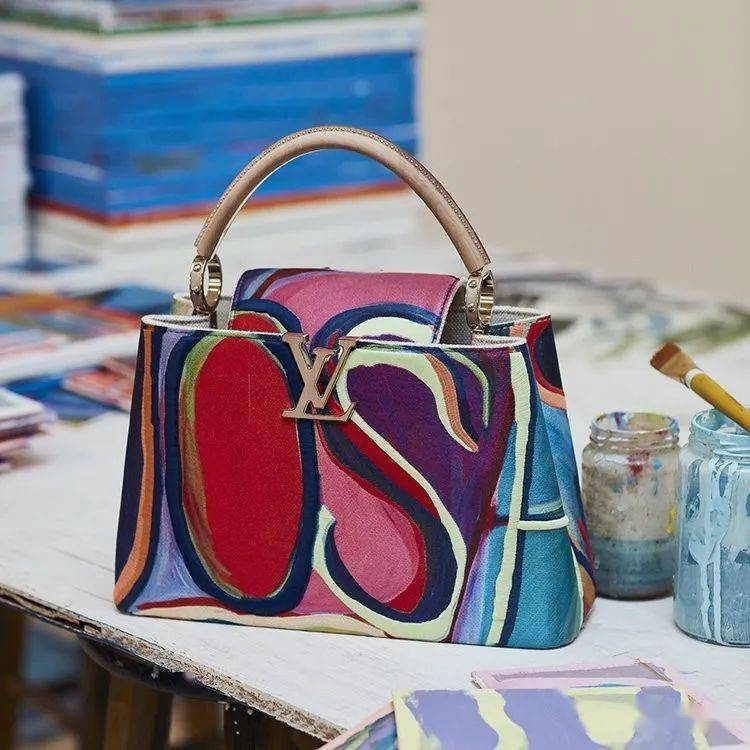 手袋|艺术升级丨LV 推出全球限量 200 只的 Arty Capucines 系列