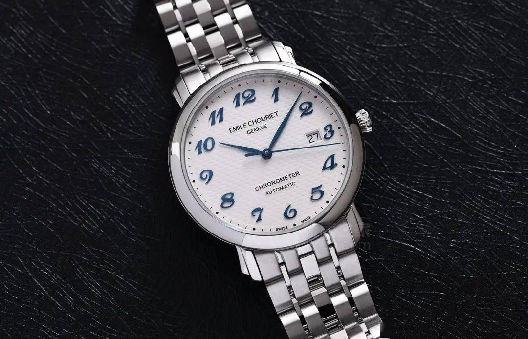 莱蒙|公价1万多 入手高颜值复古范 精准“天文台”腕表