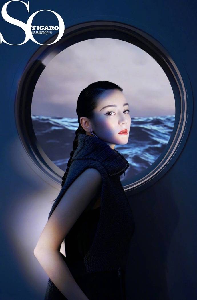 上线|斑驳光影交错 明艳动人的迪丽热巴上线