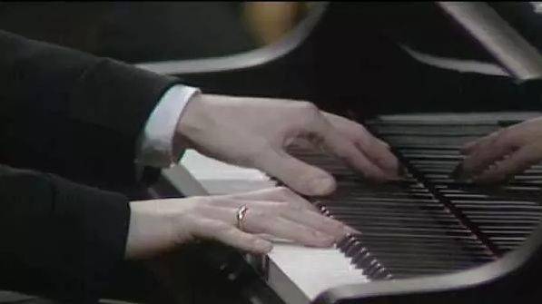 手型，真的是“中国钢琴教育的最大骗局”吗？ 初学琴该学什么？
