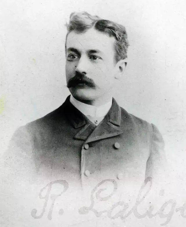 莫桑|一凡：他用廉价珠宝，白嫖小三？本是地摊货，假装高贵为哪般……