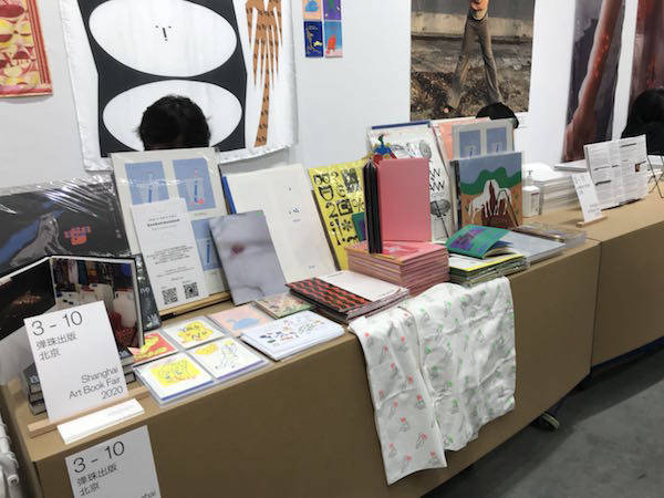 “008pg国际版官网入口”
上海艺术书展开幕：纸张间的温度与艺术 触手可及(图6)