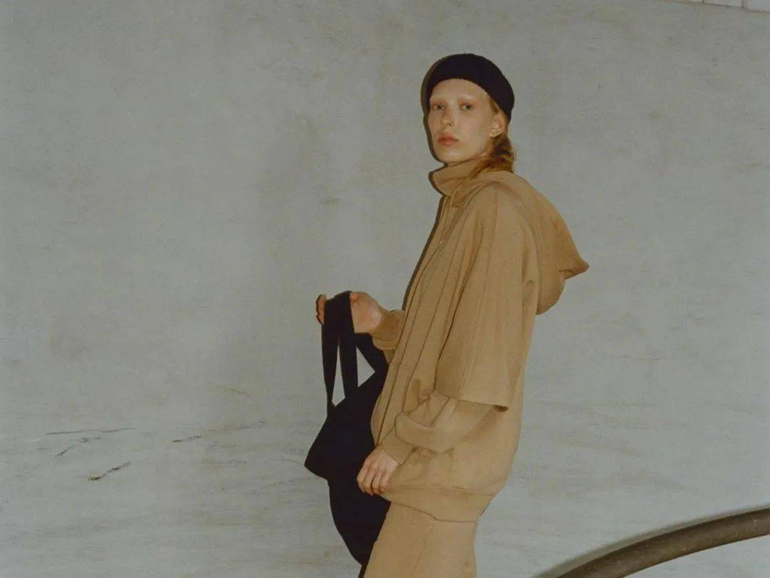 流行色|奶茶可以不喝，但奶茶色一定要拥有！（流行色之裸咖色）