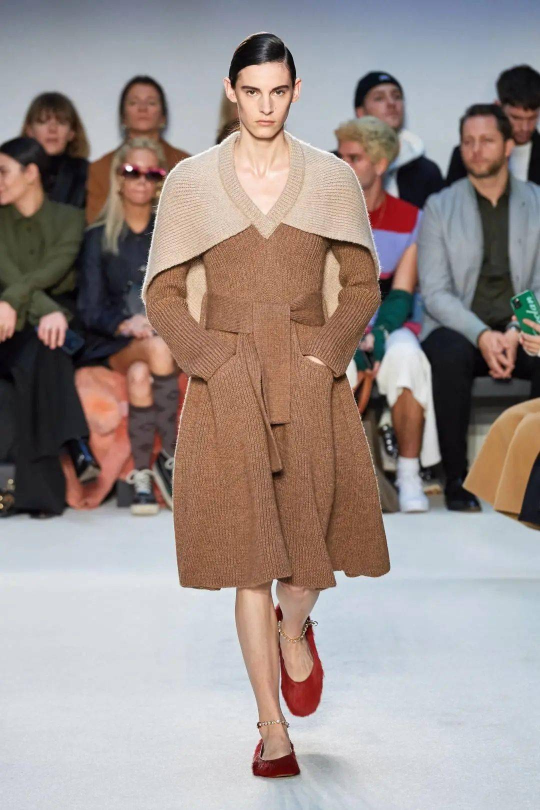 流行色|奶茶可以不喝，但奶茶色一定要拥有！（流行色之裸咖色）