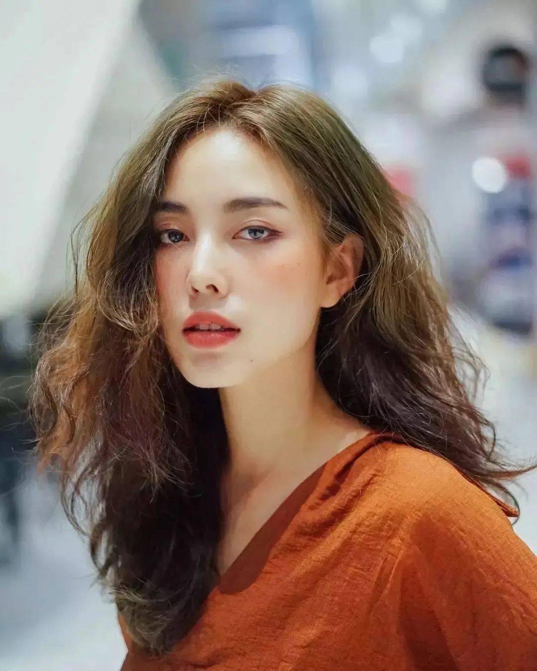 枫叶|被刷屏的“秋冬枫叶妆”可以学起来了！超超超显白，画完让你美上天！