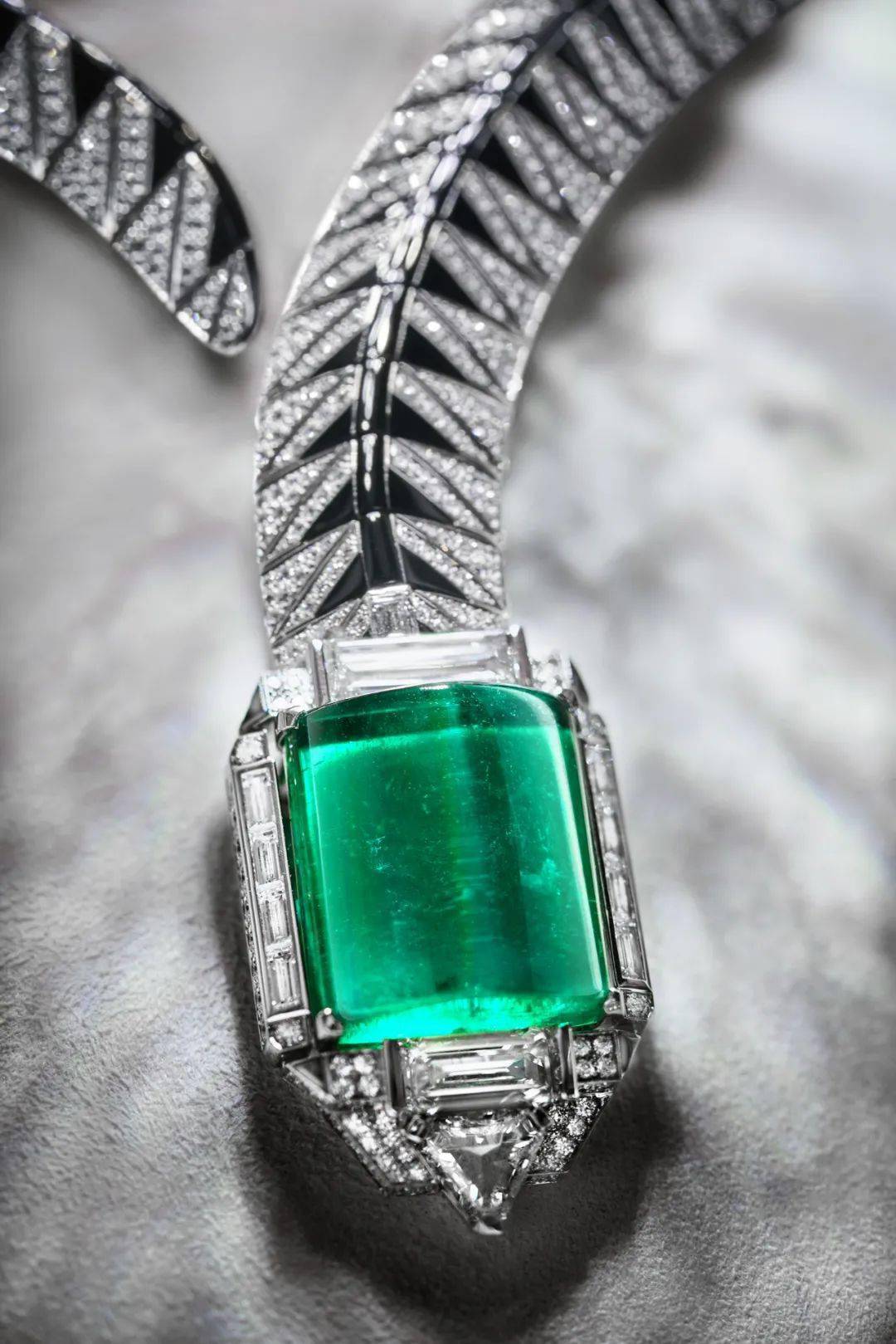 珠宝|看高级珠宝的心情，就像爱上金城武