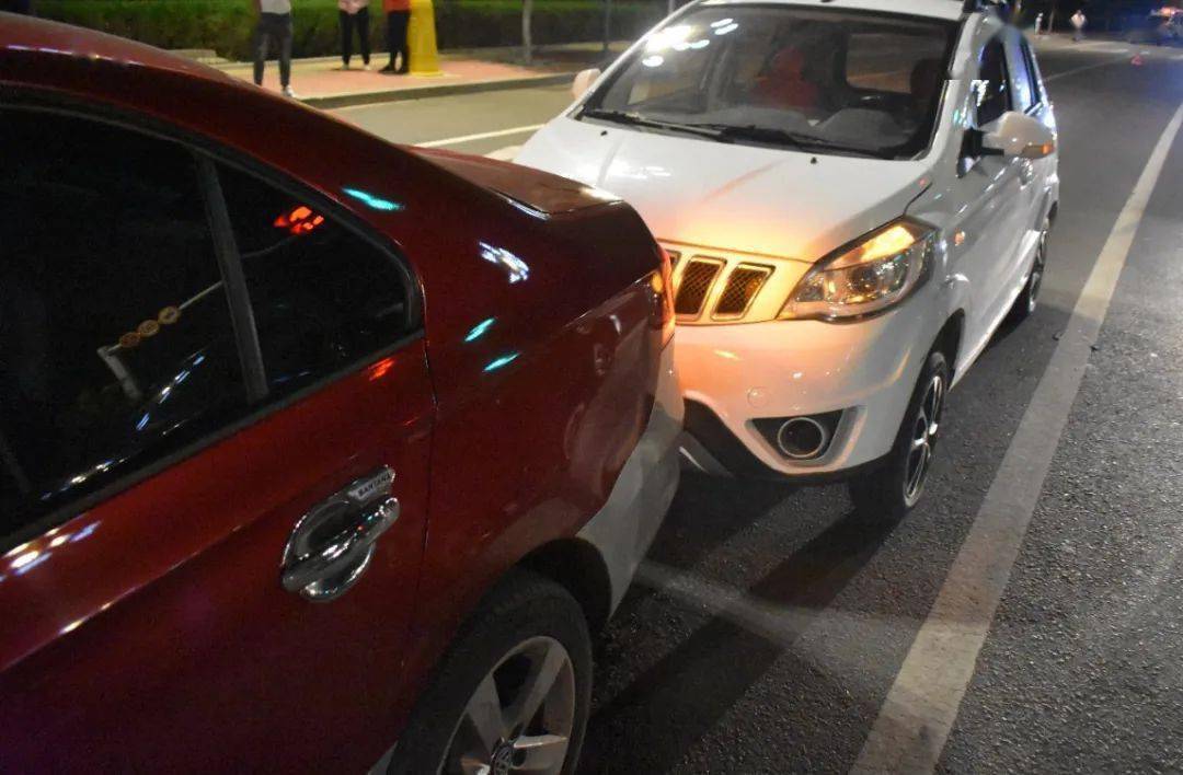 事故原因为:高某某无证且醉酒驾驶机动车上道路行驶引发该起事故.