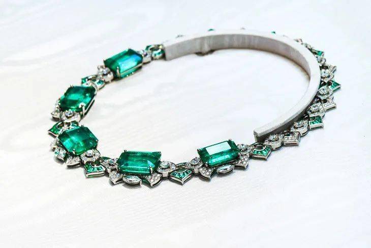 Lancel|壹周潮话题 | 一周看了三场珠宝展，今年又买不成保时捷了！（狗头）