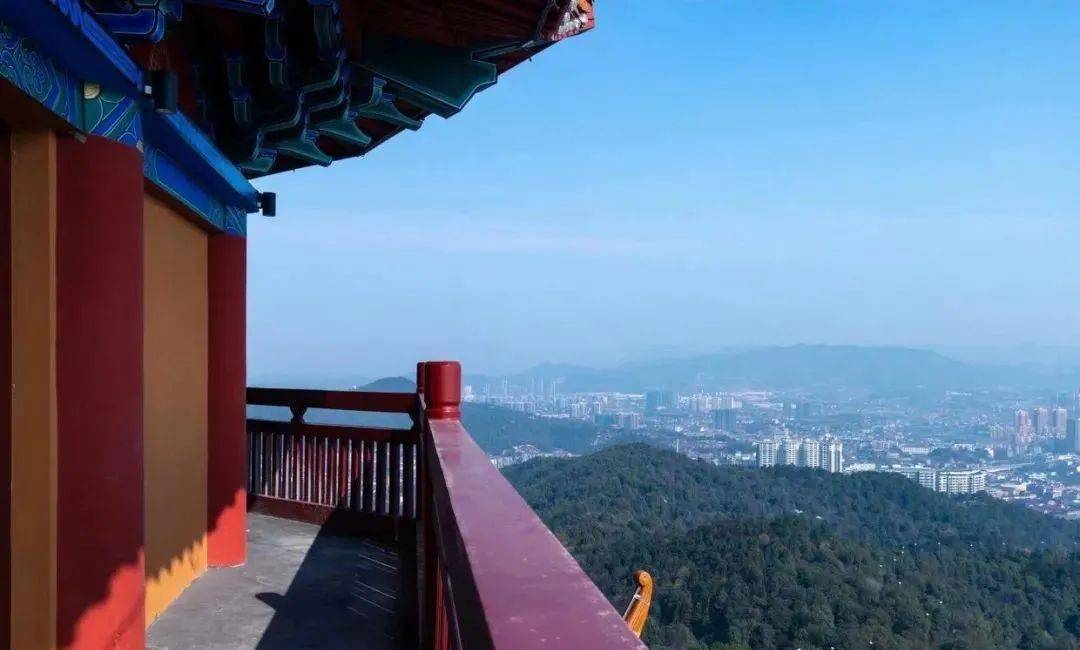 醴陵仙山核心景区坐落于瓷城河西,南接仙岳山,北濒渌水,园内有李畋殿