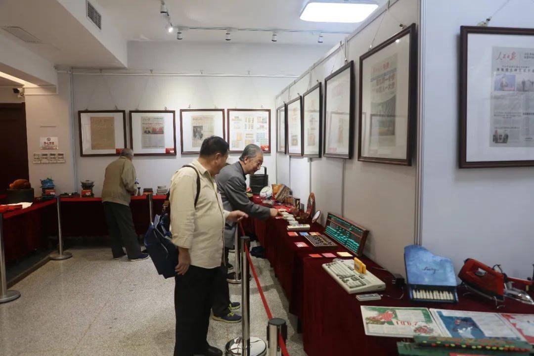 学习四史坚守初心老物件藏品展在红桥区文化馆开幕