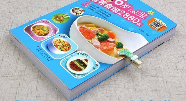 体格|同龄宝宝小区偶遇，体格悬殊惹人注目，宝妈笑称：S码撞上XL码