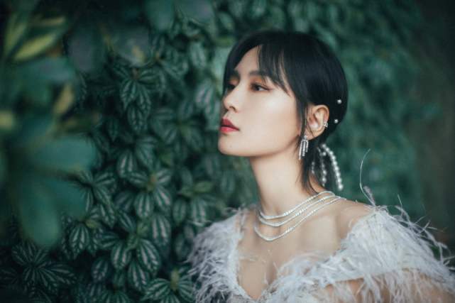 白羽|周笔畅金鹰节献唱 白羽轻柔梦幻唯美