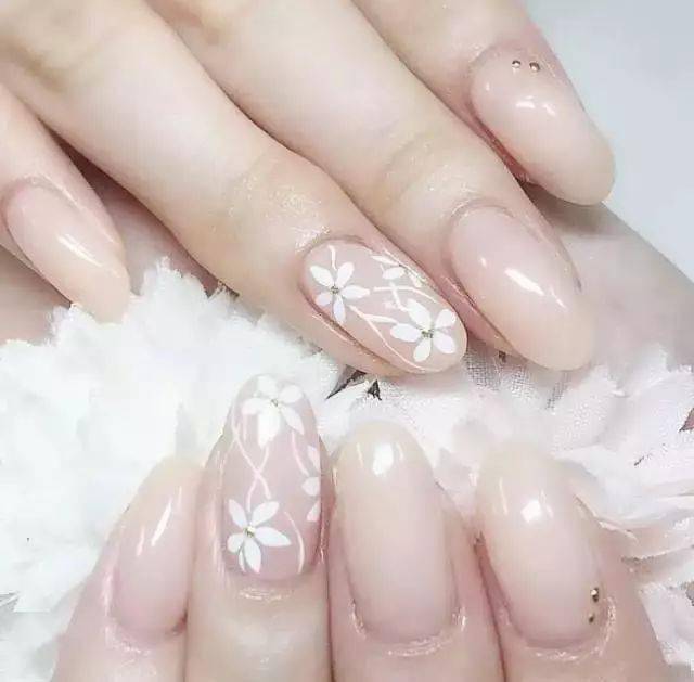 颜色|上班族专题，简约低调的美甲！