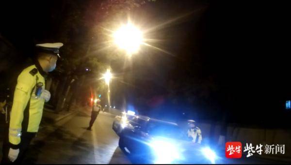 摩托车|男子无证驾驶摩托车，牌照竟是网购自行安装的