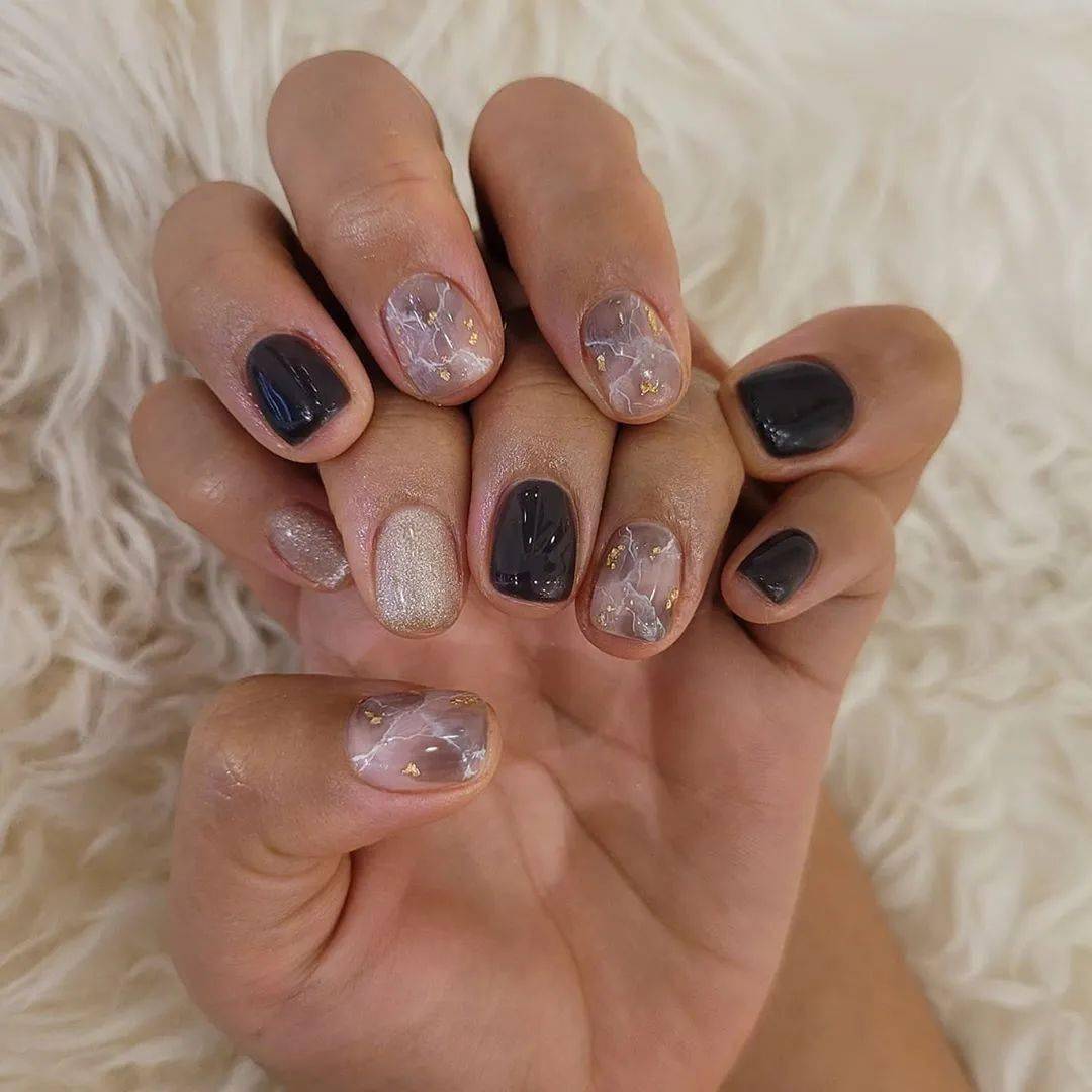 款式|每刻美丨两大流行款式的秋季美甲新鲜直达