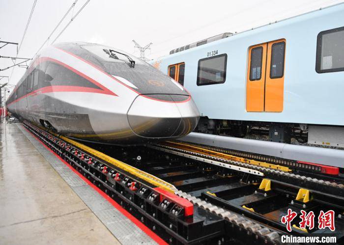 标准|时速400公里跨国互联互通高速动车组在长春下线