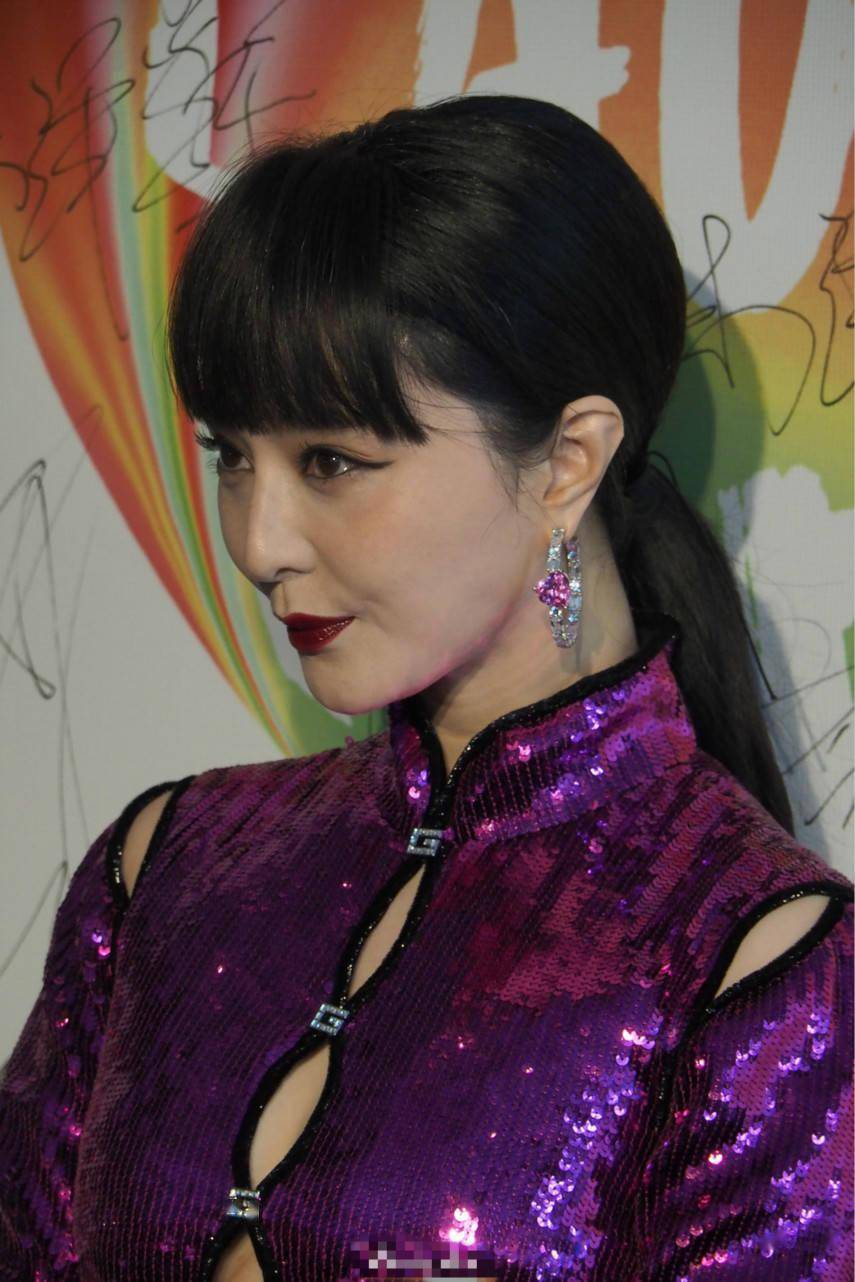 耳环|范冰冰戴巨型钻戒耳环，颈部松弛颈纹吓人，千万护肤费打水漂？