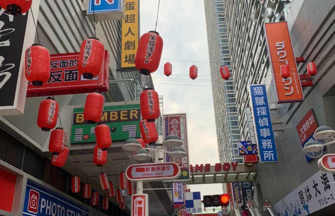 广东佛山建了一条让人傻眼的日本街