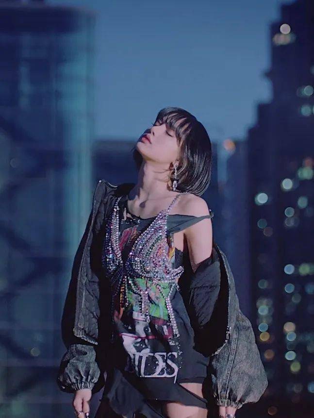 宝藏|想和虞书欣一样做个宝藏女孩，首先得有一件同款宝石衣啊！