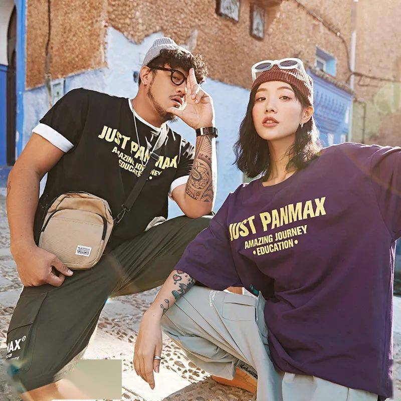 服装|这个崇明人，卖服装、开饭店、搞设计，都是“第一”