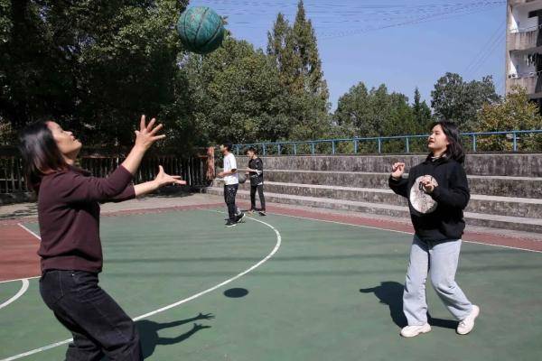 技术|这对母女太励志！一同考学双双被录取，从此成同学！