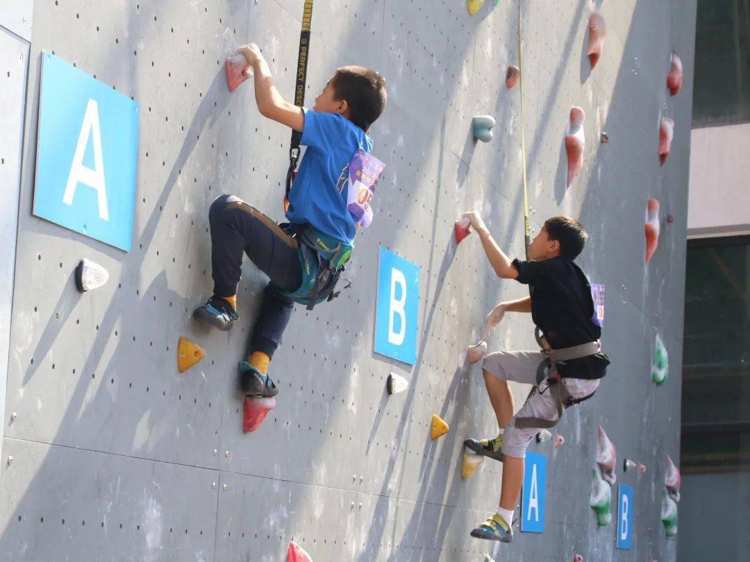 重庆市攀岩运动协会执行单位:重庆壁虎王攀岩俱乐部有限公司支持单位