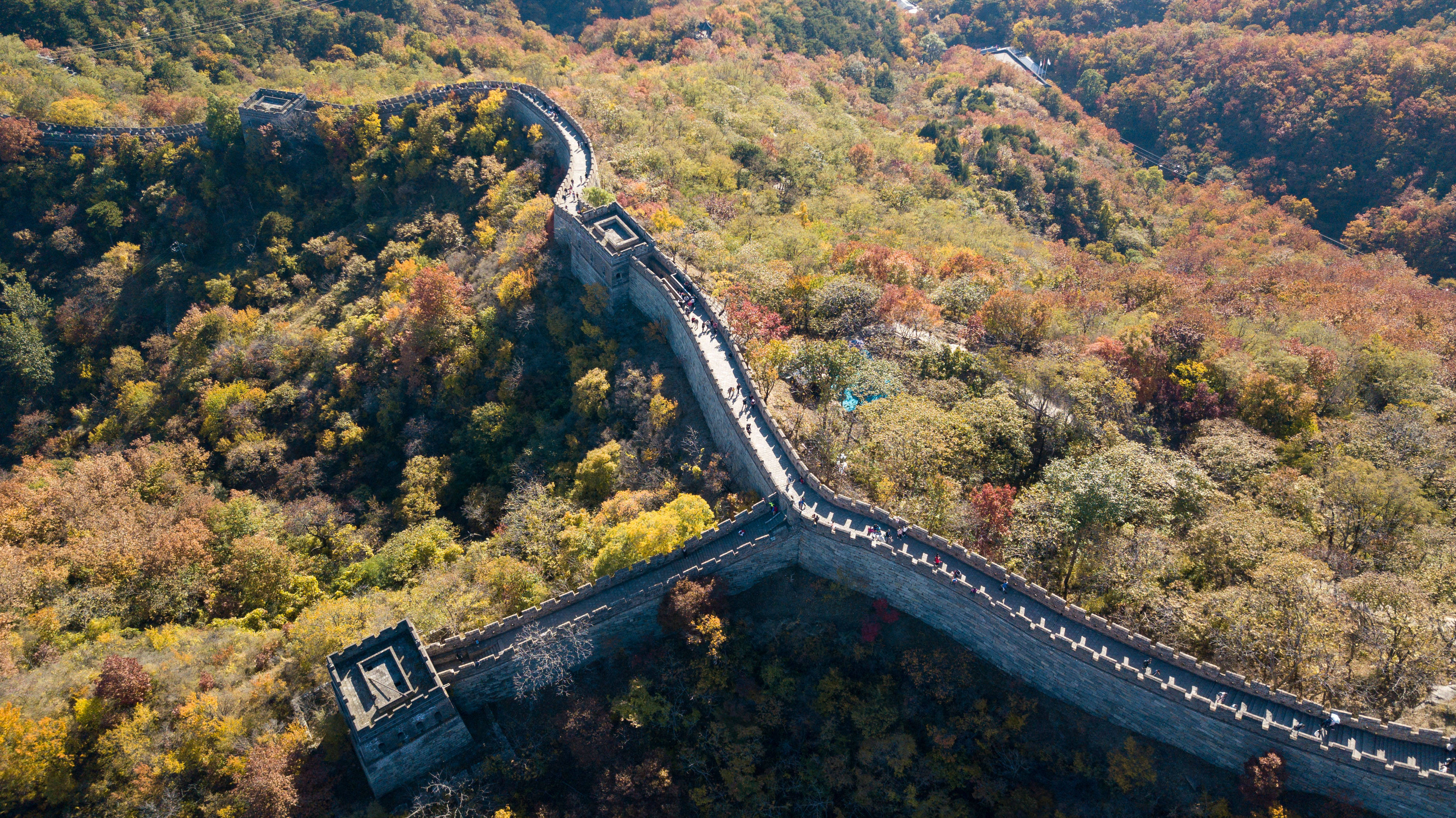 10月24日拍摄的北京慕田峪长城秋日风景.