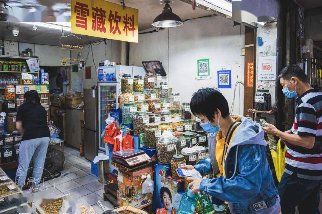 嘴巴|专卖拯救嘴巴寂寞的“口笠湿”！广州老牌“咸湿”士多店